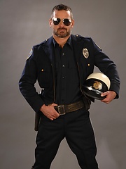 Horny police officer Will Swagger