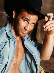 Hot cowboy Roberto