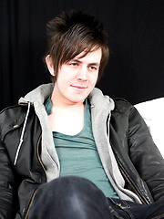 Northern Emo boy Zackary Starr shows of his monster cock in another mind blowing solo!