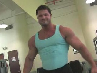 Kurt shows his muscles