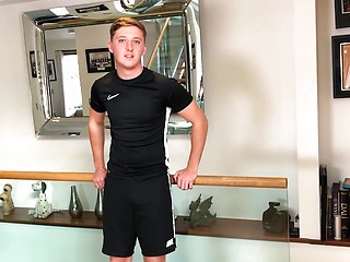 Young Straight Lad Noah Shows off his Body