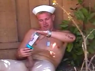 Hot blond stud enjoys wanking his penis off outside ! 
