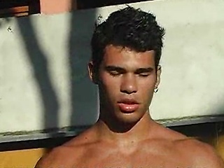 Kaio Felipe workout and strokes dick outdoors
