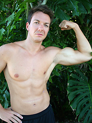 Ivan shows his ripped body by ManAvenue image #6