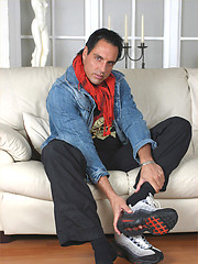 Marcello films himself having a sneaky wank by With Marcello image #6