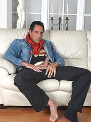 Marcello films himself having a sneaky wank by With Marcello image #6