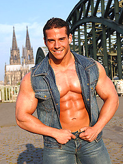 Roberto Castellano, hot latin muscle man by Muscle Gallery image #6