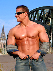 Roberto Castellano, hot latin muscle man by Muscle Gallery image #6