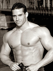 Roberto Castellano, hot latin muscle man by Muscle Gallery image #6