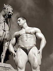 Roberto Castellano, hot latin muscle man by Muscle Gallery image #6