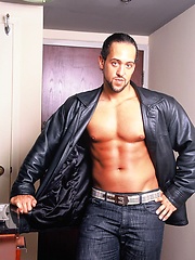 Personal trainer strips down by Mark Wolff image #6
