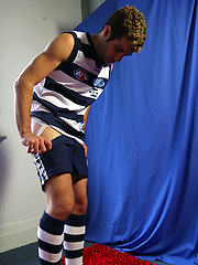 Pre-game work out with Aussie boy Leo Rocca and Ben by Bentley Race image #6