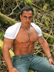 Muscle man Samuel Vieira by Muscle Hunks image #11