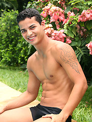 Latin jock Leon Pavia posing naked outdoors by Brazilian Studz image #7