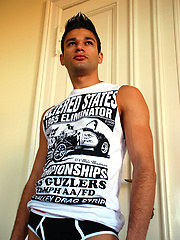 Muscle boy Fernando Kairon strips down in Berlin by Bentley Race image #8