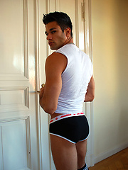 Muscle boy Fernando Kairon strips down in Berlin by Bentley Race image #8