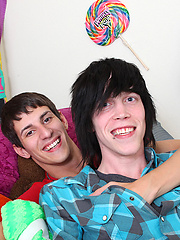 Tyler Bolt seduces his fuck friend Mike into sucking his hot emo cock! by LollipopTwinks image #5