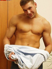 Muscle man posing and jerking off by Czech Boys image #5