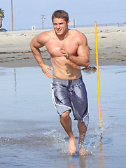 Muscle man Alexander posing by SeanCody image #5