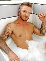 Bath time with the beautiful Sarpa Van Rider by Bentley Race image #9