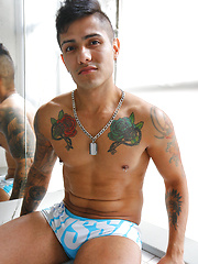 Soaping up with our sexy mate Gio Velasco by Bentley Race image #9