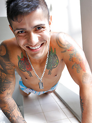 Soaping up with our sexy mate Gio Velasco by Bentley Race image #9