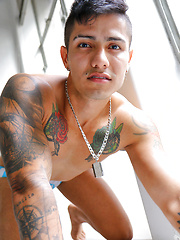 Soaping up with our sexy mate Gio Velasco by Bentley Race image #7