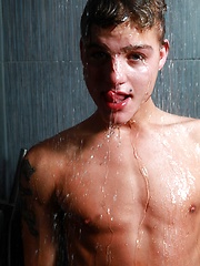 Lino getting wet by Male Model image #6