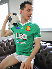 Aussie boy Ren Williams stripped down to his socks by Bentley Race image #5