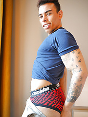 Meet our hot new mate Cristian Berry by Bentley Race image #6