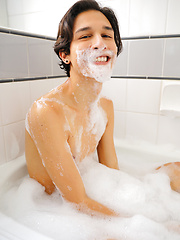Bath time for Andy Samuel by Bentley Race image #5