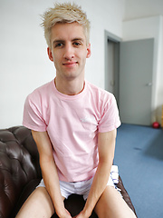 It's the return of skinny hung twink Rick Dalton by Bentley Race image #7
