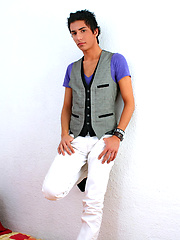 Brunette hottie Benjamin London shows his boner by Squirtz image #4