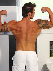 Gay Muscle Hunk Jacking Off Huge Uncut Cock - \\\