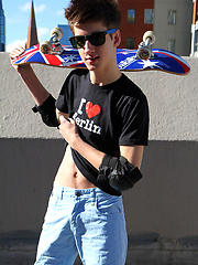 Skinny twink with a big Aussie dick - Check out our new mate Rick Dalton by Bentley Race image #5