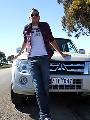 Jacking in the Australian bush with Zac Frevo by Bentley Race image #4