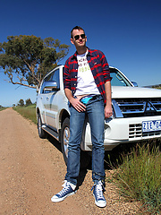 Jacking in the Australian bush with Zac Frevo by Bentley Race image #4