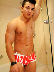 Shower time with Boxer John Pavel by Bentley Race image #9