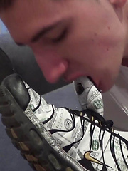 Juan XXL hunts Matt Kenedy in the streets of Paris by French Dudes image #8