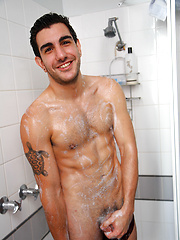 Hit the showers with Aussie Chris Bass by Bentley Race image #8