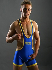 Wrestler Nail gets naked