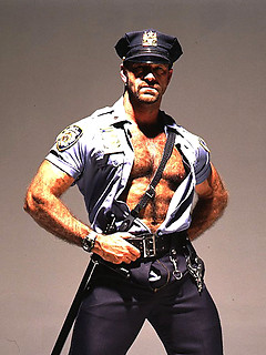 Muscle man Tony Mills jerking off dick