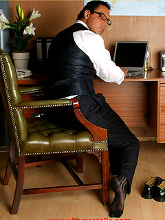 Office hunk Marcello plays with his cock and feet