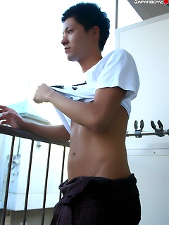 Japanese boy-next-door Haruki jerking off!