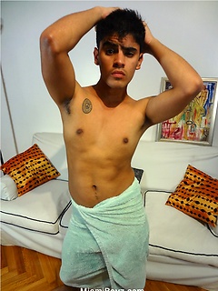 Hot latino twink Emiliano serviced