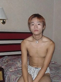 Cute and young Mui Mui strips off