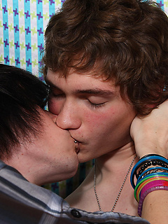 Tyler Bolt and Josh Bensan hooking up with a lollipop and nice meaty cocks!