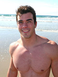 Muscled stud Judd posing naked and shows his perfect ripped body