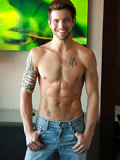 All-American hung stud Casey Everett