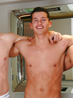 Young & Muscular Ciaren Shows off his Lean Body
